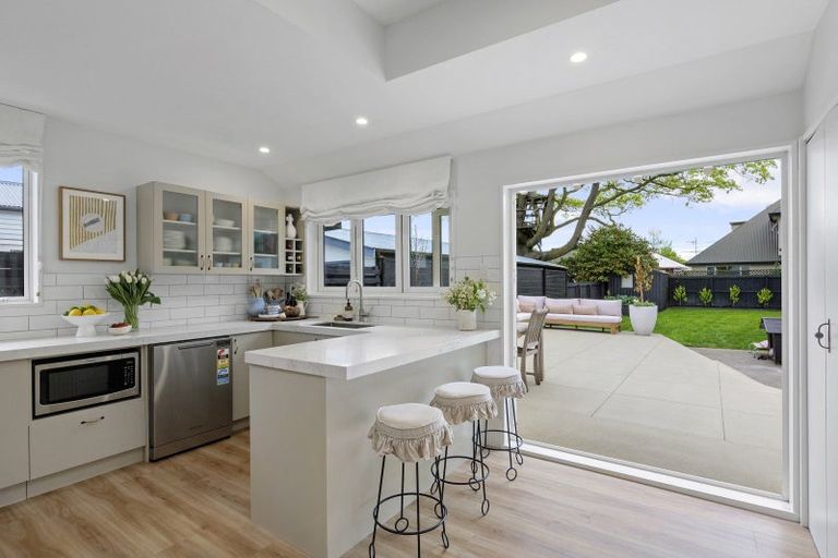 Photo of property in 17 Searells Road, Strowan, Christchurch, 8052