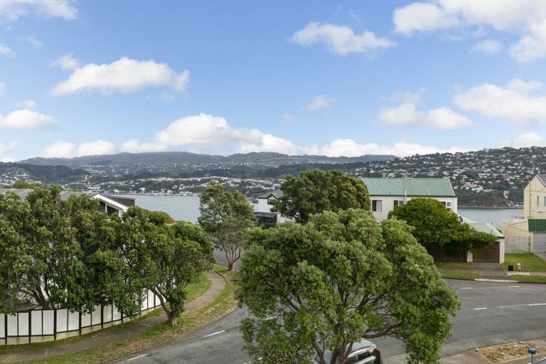Photo of property in 140 Akaroa Drive, Maupuia, Wellington, 6022
