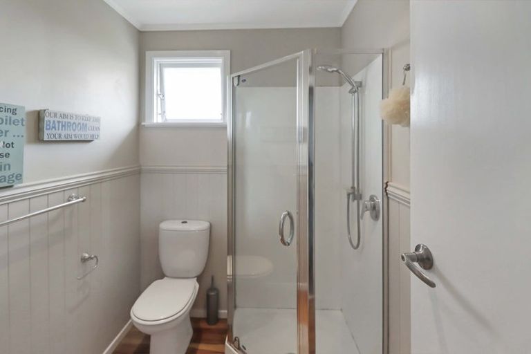 Photo of property in 6 Lenox Grove, Johnsonville, Wellington, 6037