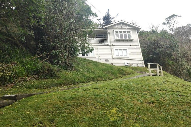 Photo of property in 10 Governor Road, Northland, Wellington, 6012