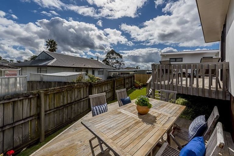 Photo of property in 30 Caribbean Drive, Unsworth Heights, Auckland, 0632