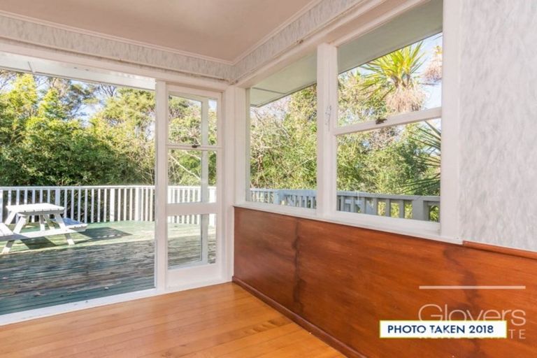 Photo of property in 38 Lantana Road, Green Bay, Auckland, 0604