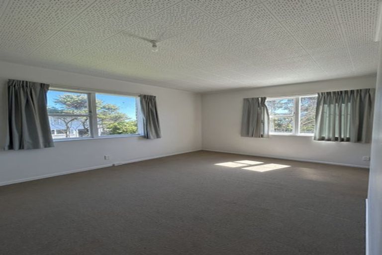 Photo of property in 2 Foyle Street, Island Bay, Wellington, 6023