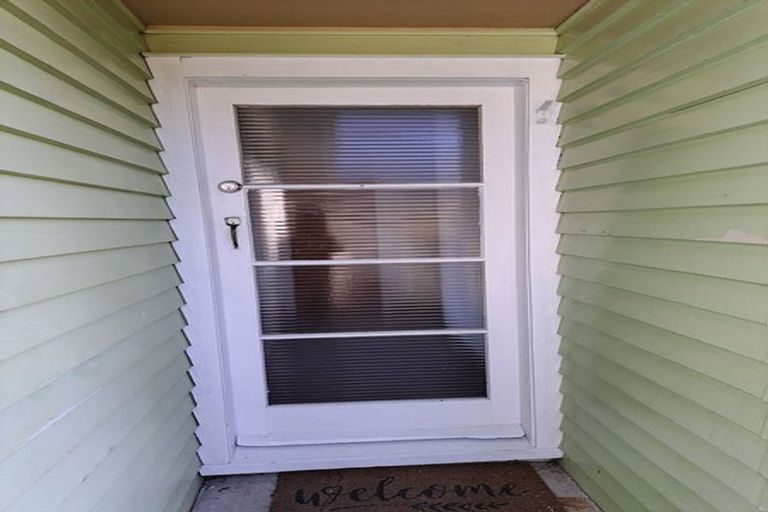 Photo of property in 82 Ocean View Road, Northcote, Auckland, 0627