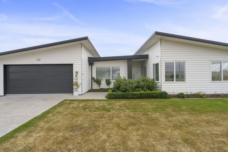 Photo of property in 37 Rodeo Drive, Kelvin Grove, Palmerston North, 4414
