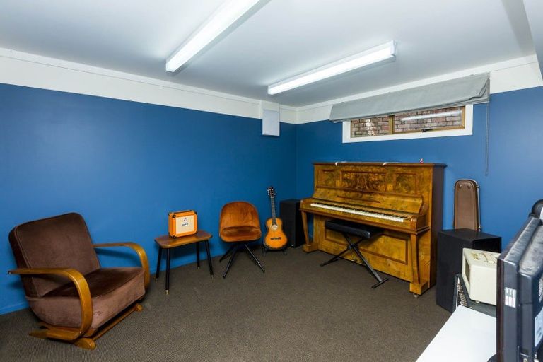 Photo of property in 19 Freemans Way, Pinehaven, Upper Hutt, 5019