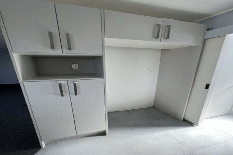 Photo of property in 1/15 Kupari Place, Totara Vale, Auckland, 0629