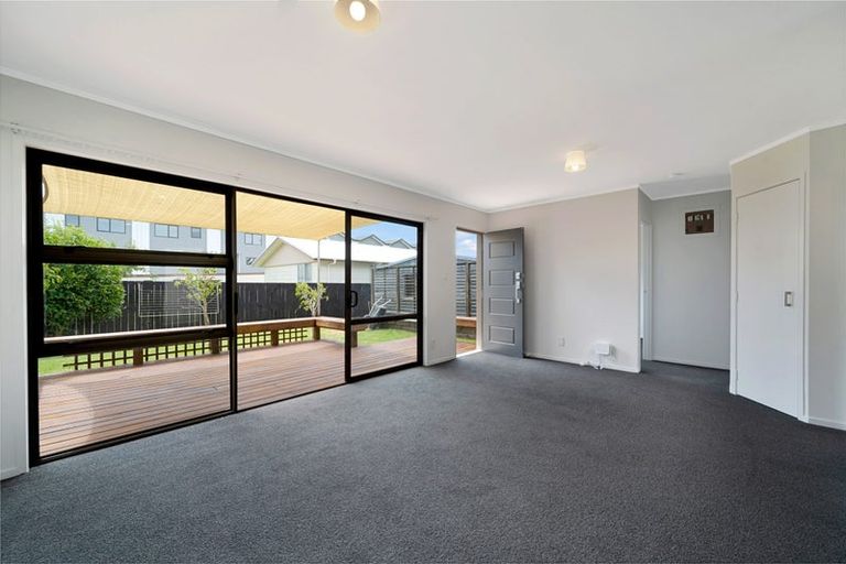 Photo of property in 1/11 Ranui Station Road, Ranui, Auckland, 0612