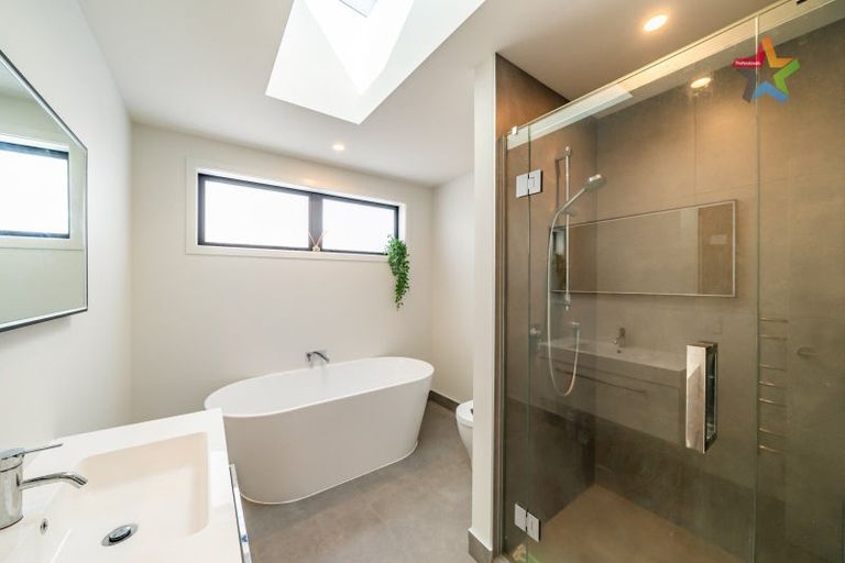 Photo of property in 1b Wai-iti Crescent, Woburn, Lower Hutt, 5010