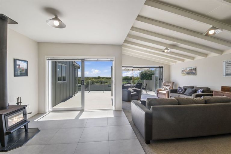 Photo of property in 49 Kapiti Lane, Otaki Beach, Otaki, 5512