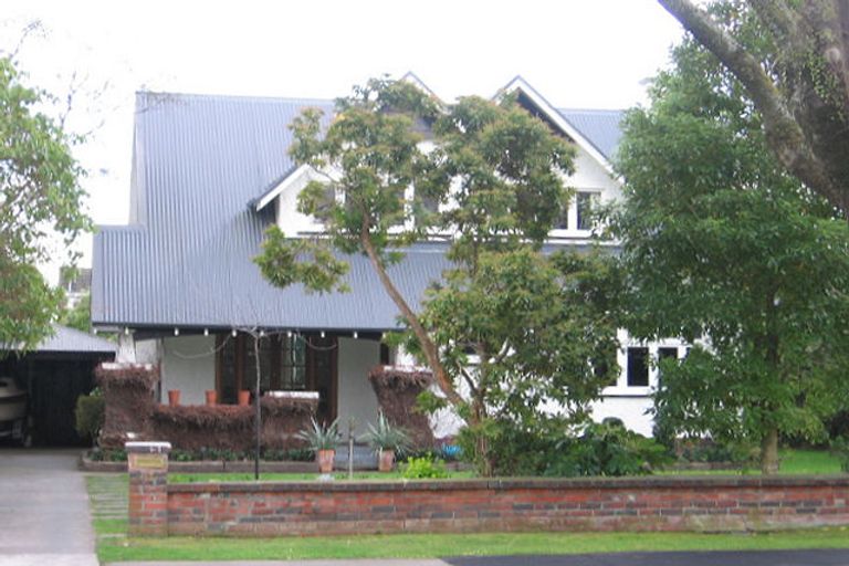 Photo of property in 17 Elmira Avenue, Hokowhitu, Palmerston North, 4410