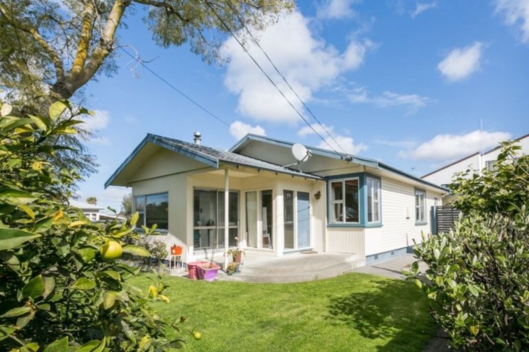 Photo of property in 28 Bowling Road, Greenmeadows, Napier, 4112
