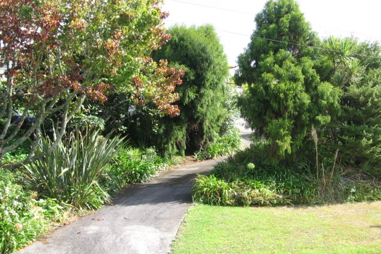 Photo of property in 25 Parr Terrace, Castor Bay, Auckland, 0620