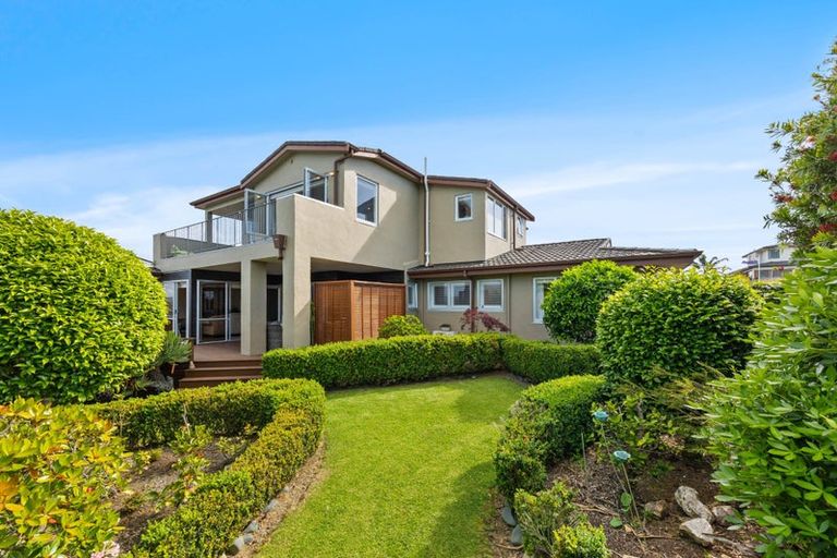 Photo of property in 3 Pounamu Place, Shelly Park, Auckland, 2014