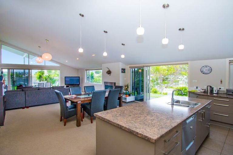 Photo of property in 854 Whangaparaoa Road, Manly, Whangaparaoa, 0930