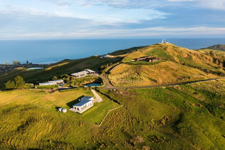 Photo of property in 225 Wheatstone Road, Wainui, Gisborne, 4073