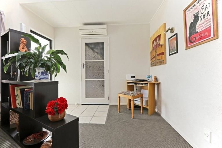 Photo of property in 2/409 Southland Road, Hastings, 4122