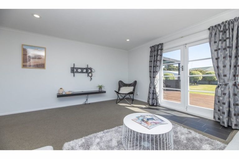Photo of property in 12 Rosanna Place, Aranui, Christchurch, 8061