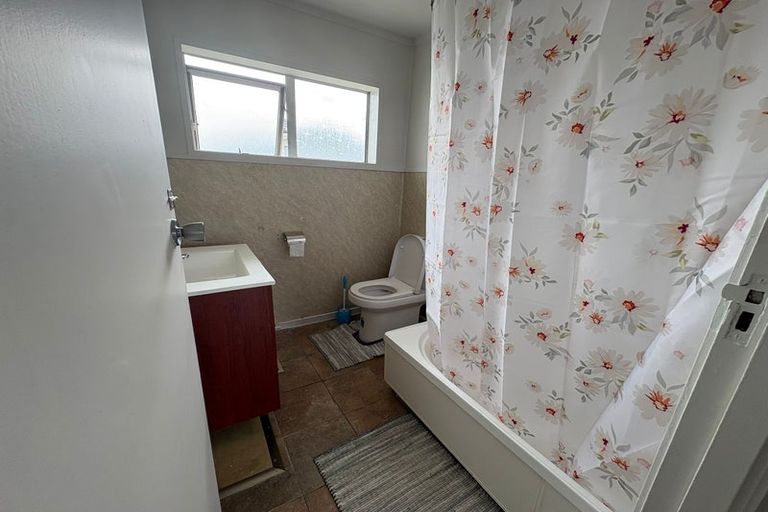 Photo of property in 2/54 Kenderdine Road, Papatoetoe, Auckland, 2025