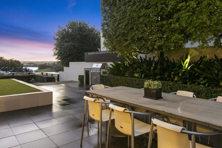 Photo of property in 8/258 Hurstmere Road, Takapuna, Auckland, 0622