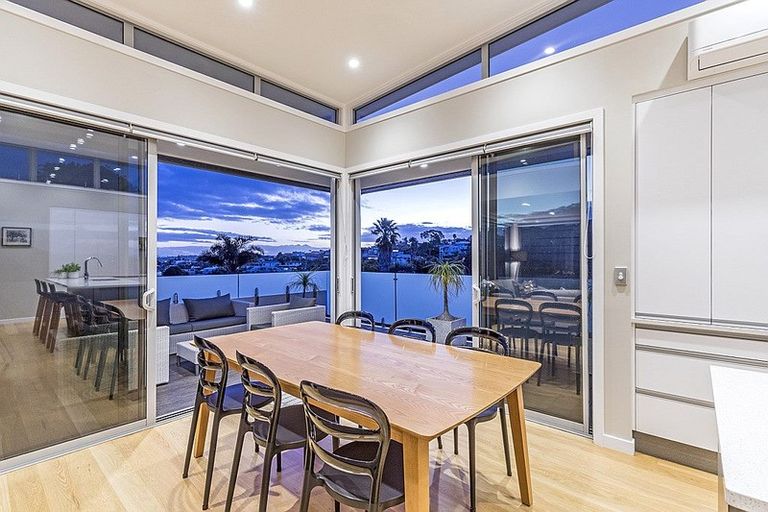 Photo of property in 2/49 Seaview Road, Castor Bay, Auckland, 0620