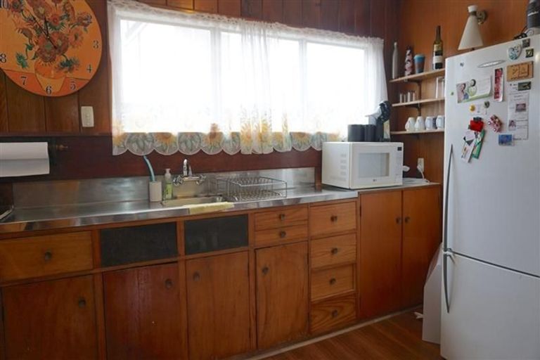 Photo of property in 71 Hattaway Avenue, Bucklands Beach, Auckland, 2012