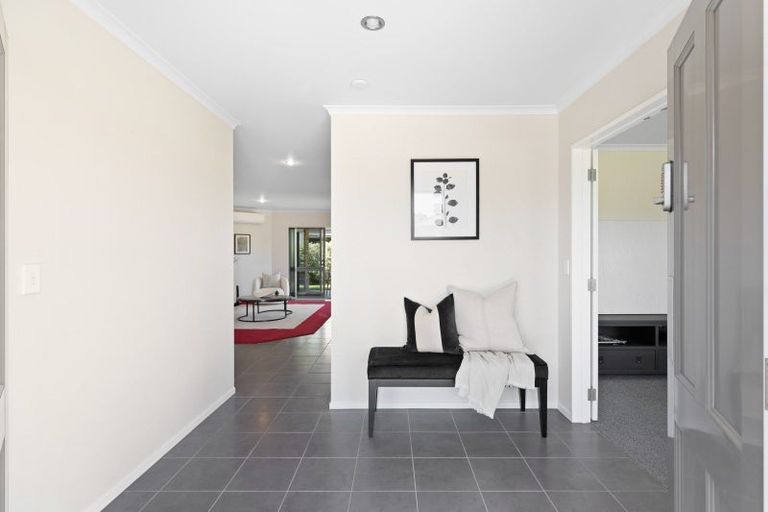 Photo of property in 21 Madison Street, Cambridge, 3434