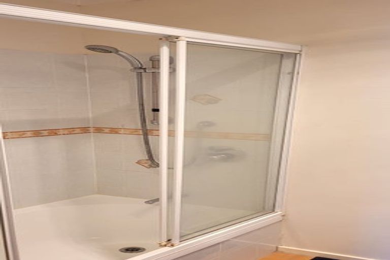 Photo of property in 3b Charlenne Close, Ranui, Auckland, 0612