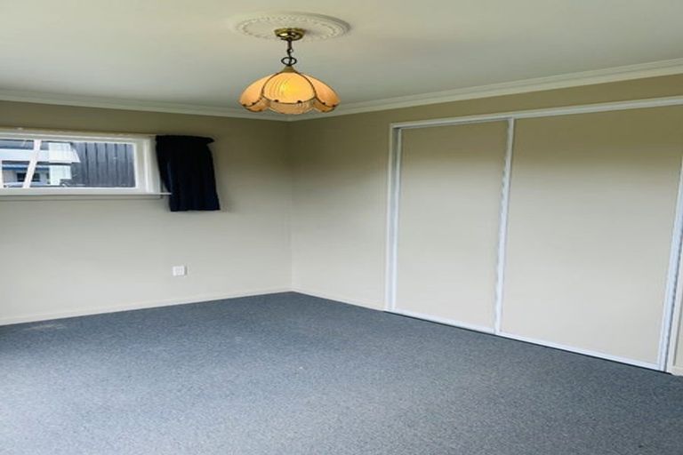 Photo of property in 17 Pembroke Street, Avondale, Christchurch, 8061