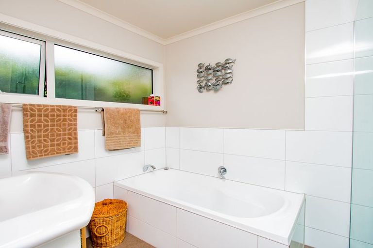 Photo of property in 854 Whangaparaoa Road, Manly, Whangaparaoa, 0930