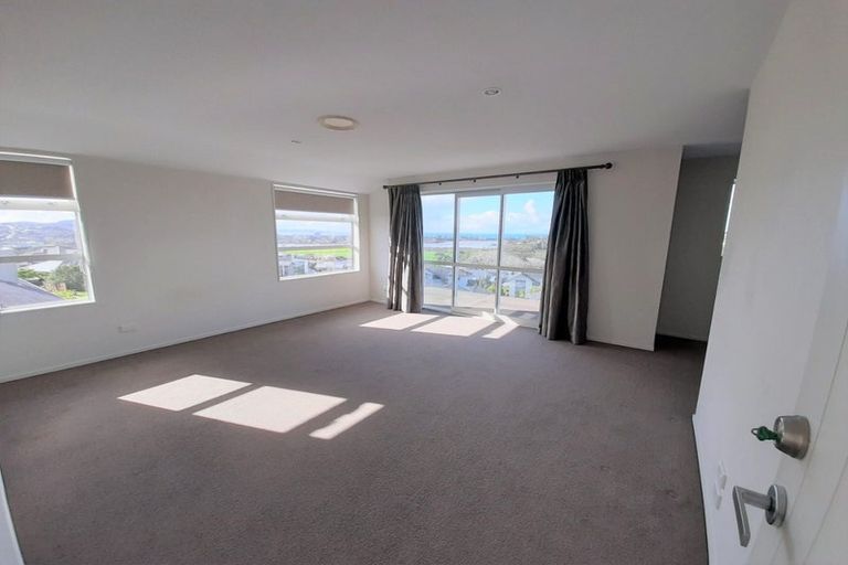 Photo of property in 12 Butler Stoney Crescent, Silverdale, 0932