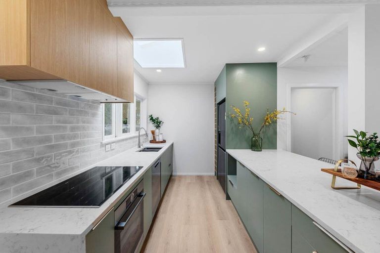 Photo of property in 11 Scenic Drive, Hillpark, Auckland, 2102