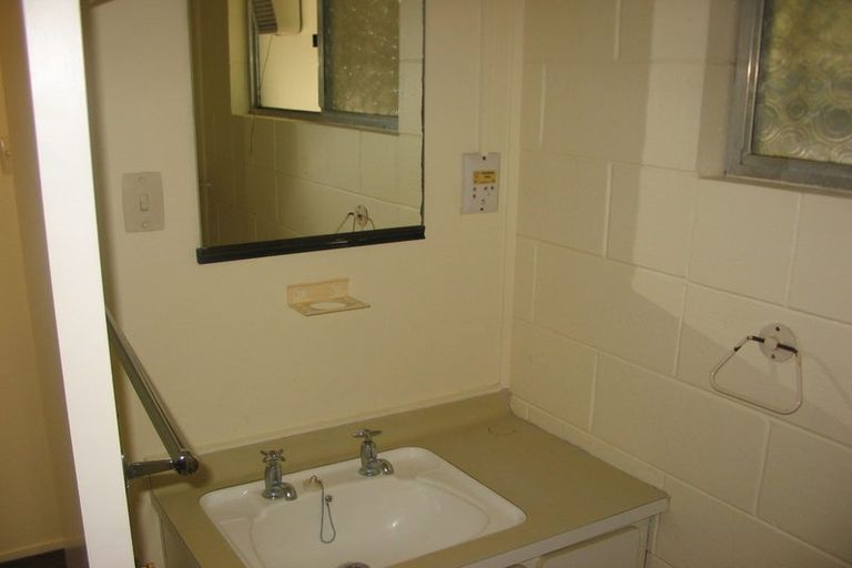 Photo of property in 2/219 Grant Road, Thorndon, Wellington, 6011