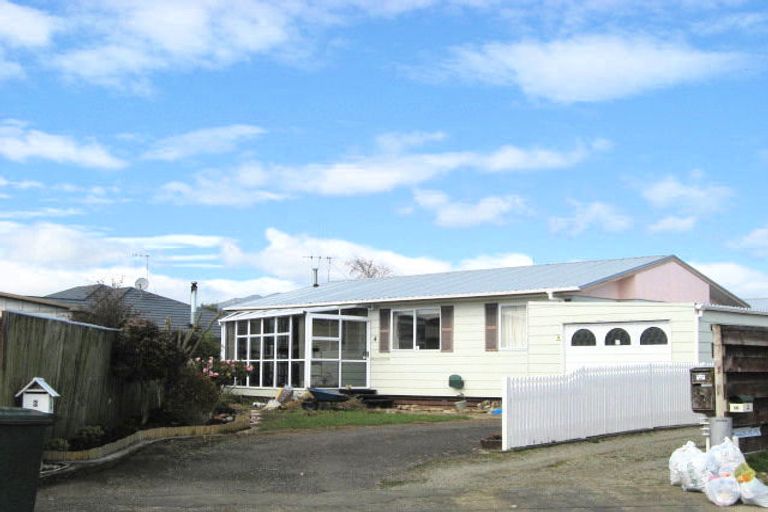 Photo of property in 8 Nikau Street, Levin, 5510