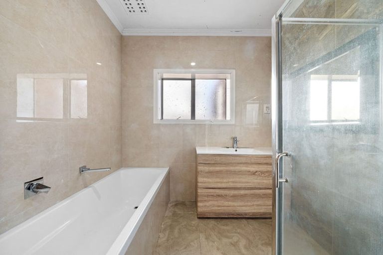 Photo of property in 4 Kenderdine Road, Papatoetoe, Auckland, 2025