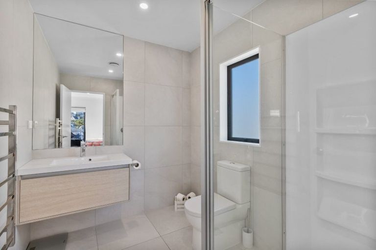 Photo of property in 10 Onekura Street, Red Beach, 0932