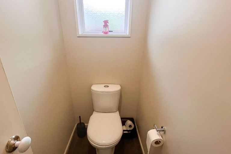 Photo of property in 142 Royal Park Drive, Parklands, Christchurch, 8083