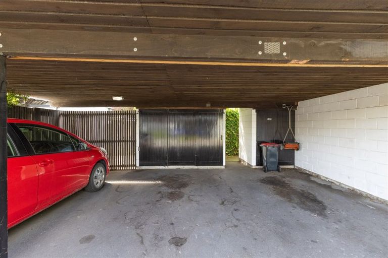 Photo of property in 92a Aikmans Road, Merivale, Christchurch, 8014