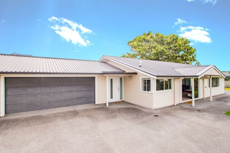 Photo of property in 854 Whangaparaoa Road, Manly, Whangaparaoa, 0930