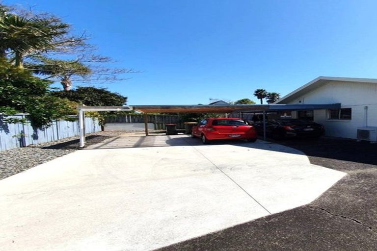 Photo of property in 2/42 Prince Regent Drive, Half Moon Bay, Auckland, 2012
