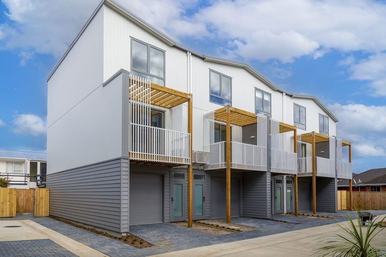 Photo of property in 7/2 Moor Avenue, Te Atatu Peninsula, Auckland, 0610