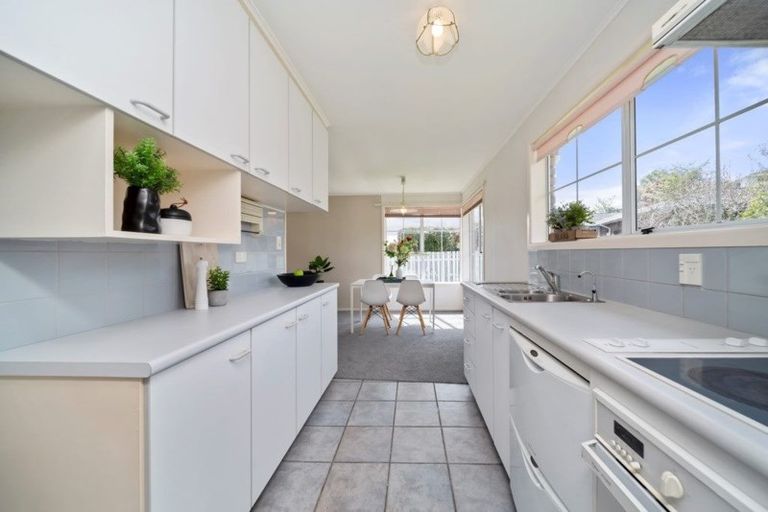 Photo of property in 35 Wesley Avenue, Frankleigh Park, New Plymouth, 4310