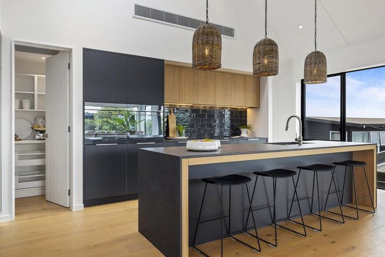 Photo of property in 10 Vaughan Crescent, Murrays Bay, Auckland, 0630