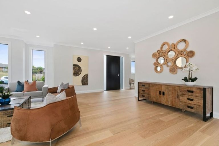 Photo of property in 13 Colliston Rise, Pinehill, Auckland, 0632