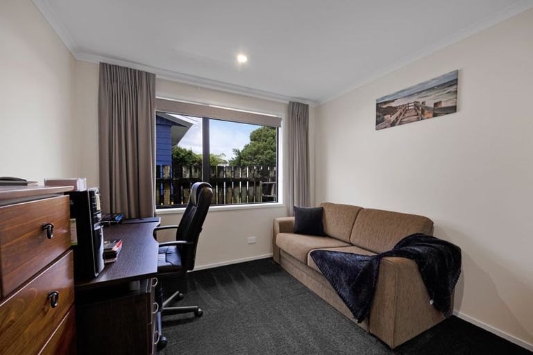 Photo of property in 13 Karaka Street, Merrilands, New Plymouth, 4312