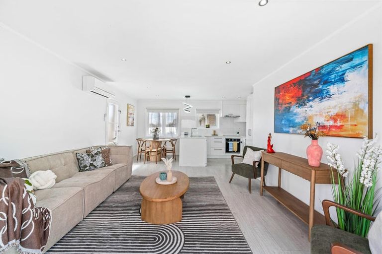 Photo of property in 4/94 Lynwood Road, New Lynn, Auckland, 0600