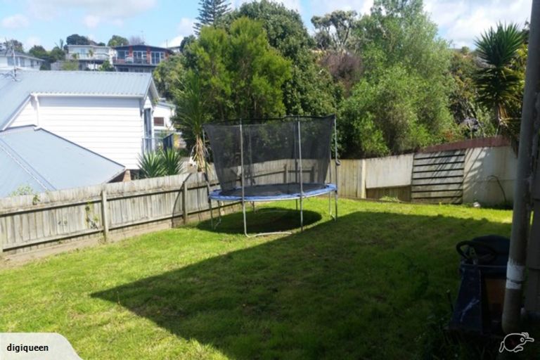 Photo of property in 1/32 Killarney Avenue, Torbay, Auckland, 0630