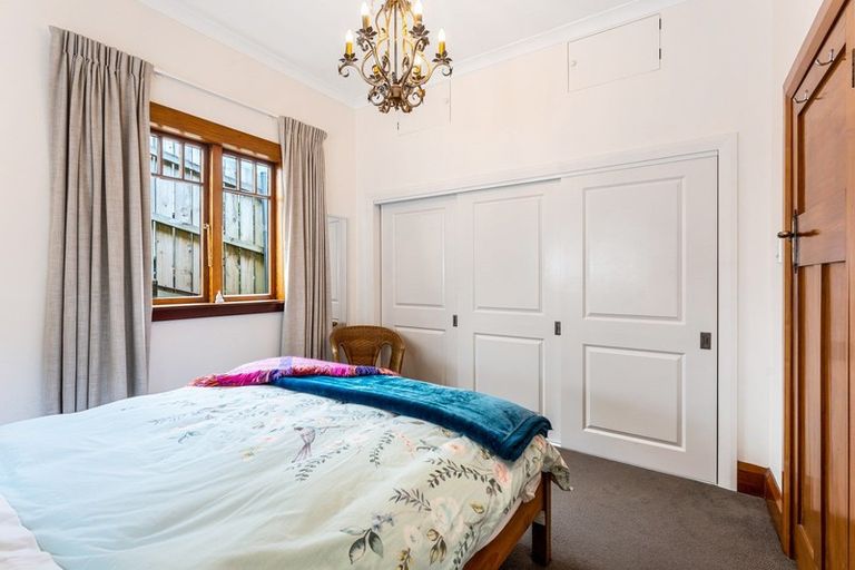 Photo of property in 24 Clarence Street, Brooklyn, Wellington, 6021