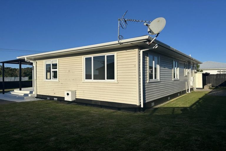 Photo of property in 5 Grey Street, Waitara, 4320