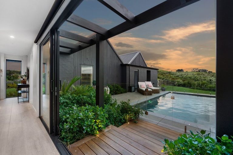 Photo of property in 9 Ridgelea Road, Long Bay, Albany, 0792